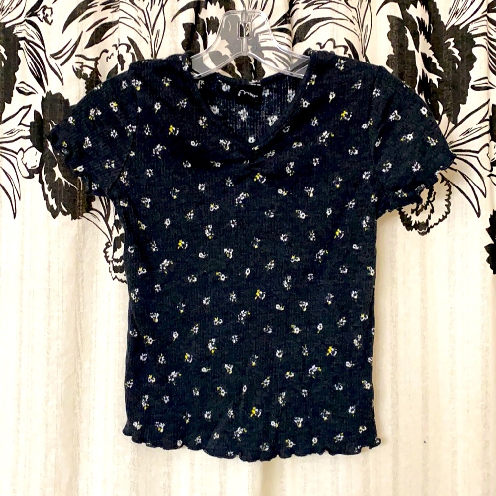 Cute ruffle hem floral and black knit top - cotton poly blend SUPER soft